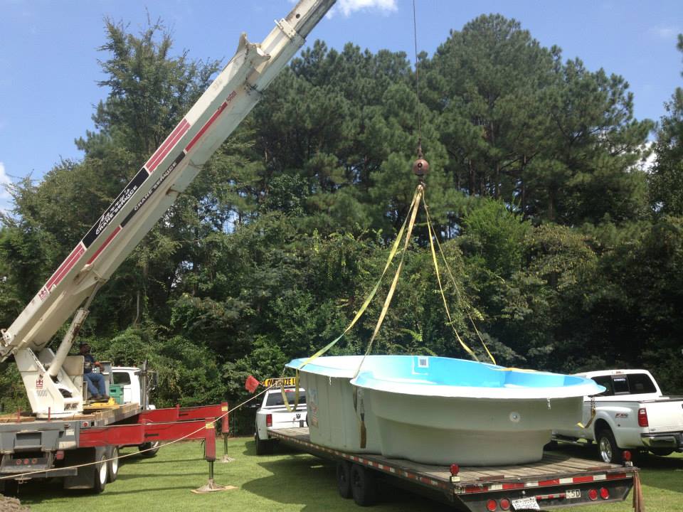 installation of a fiberglass pool in Dallas Texas